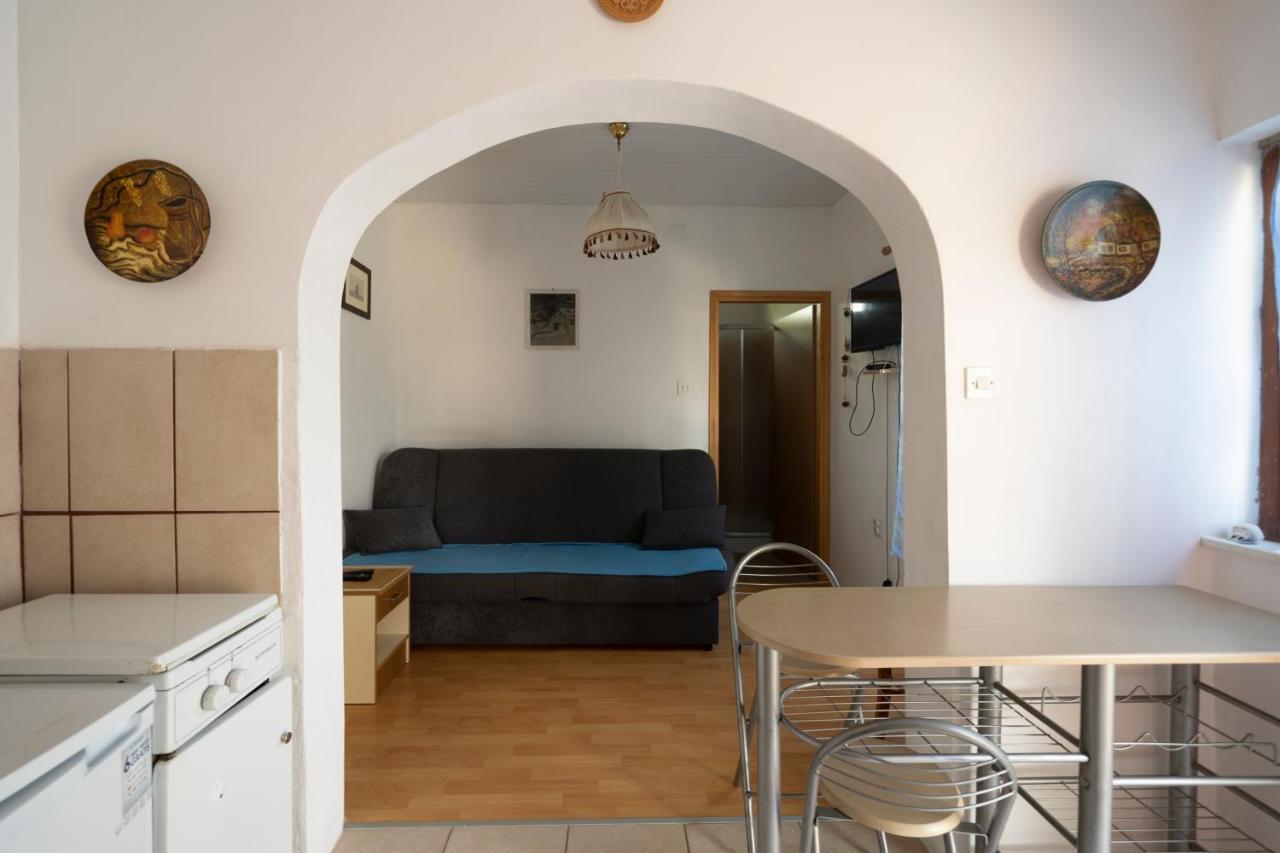 Studio Apartman Ema 2 Gornji Karin Exterior photo
