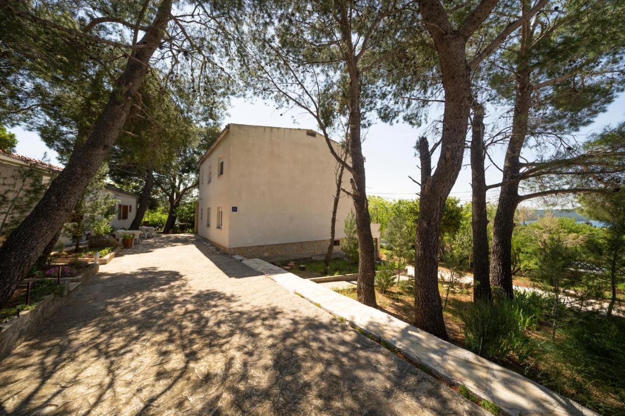 Studio Apartman Ema 2 Gornji Karin Exterior photo